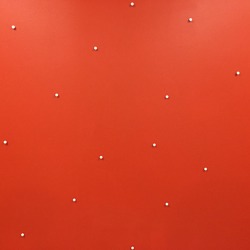 utsmykking rød vegg som skal fylles med kunst