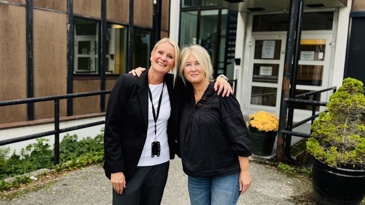SAMARBEID: Fra venstre NAV-leder Rikke Laursen Haagensen og Lise Sørensen, rektor ved Fredrikstad internasjonale skole.