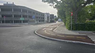 Nye røde sykkelfelt i Damstredet