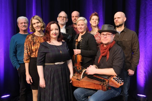 musikerne i gruppen på scenen