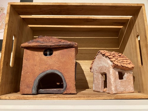 Kunst laget av barn på verksted