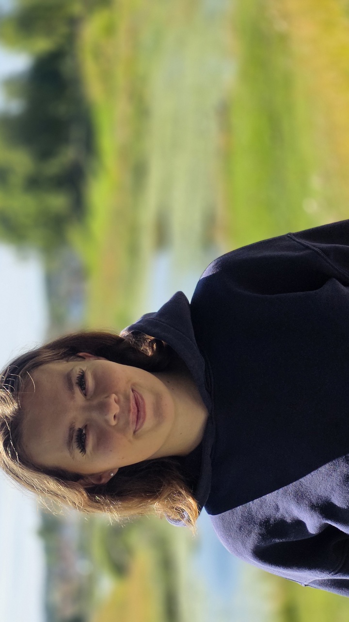 Martine (17) ønsker en mer praktisk vei mot fagbrev. Nå er målet å få læreplass. Foto: Fredrikstad kommune